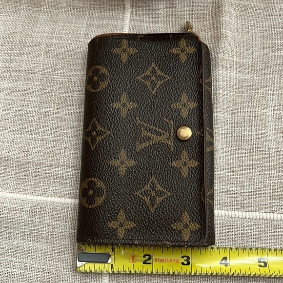 LV AUTHENTIC Monogram Wallet